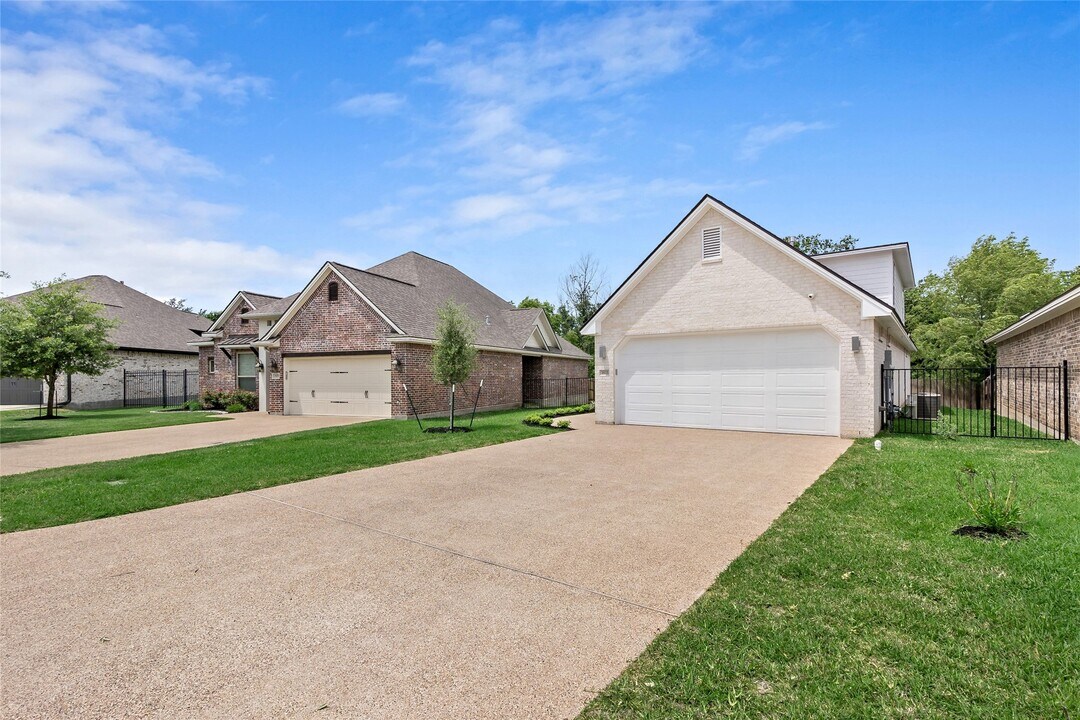 3533 Leesburg Path in Bryan, TX - Building Photo