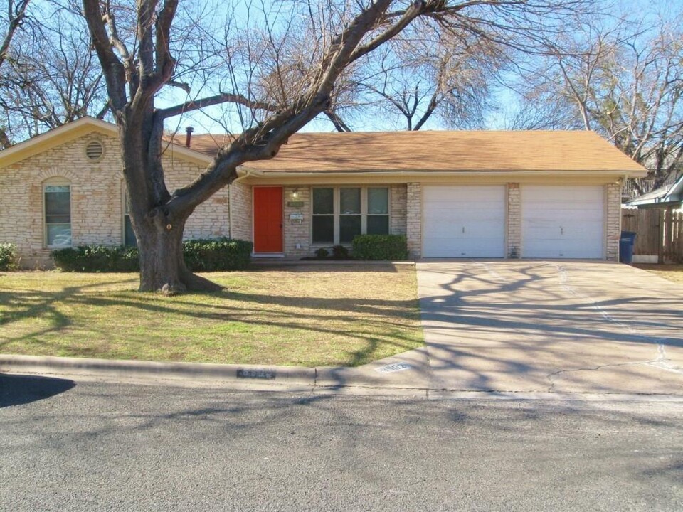 8902 Pointer Ln in Austin, TX - Building Photo