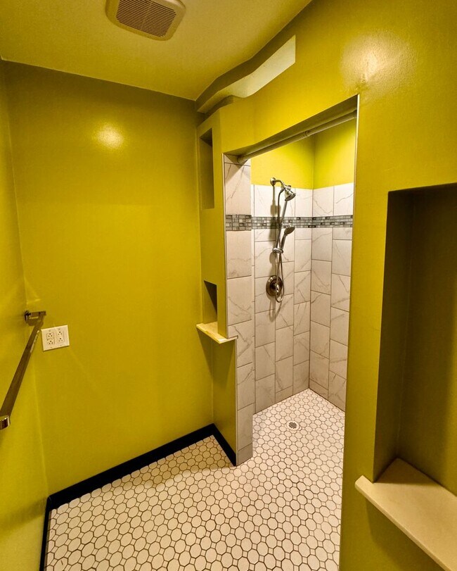 806 Hill Dr in Yakima, WA - Building Photo - Building Photo