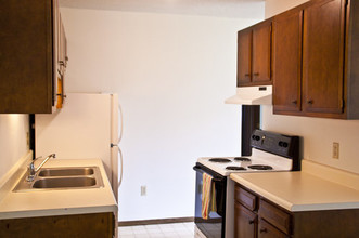 The Brooklyn Heights Apartments in Minot, ND - Building Photo - Building Photo