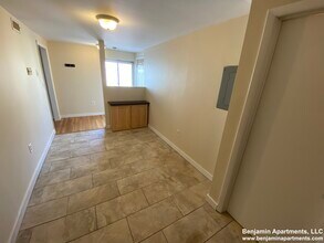 385 Dorchester St, Unit B4 in Boston, MA - Building Photo - Building Photo