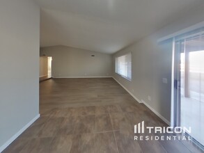 10044 W Highland Ave in Phoenix, AZ - Building Photo - Building Photo