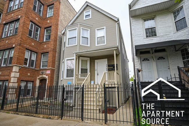 3528 W Palmer St, Unit G in Chicago, IL - Building Photo - Building Photo