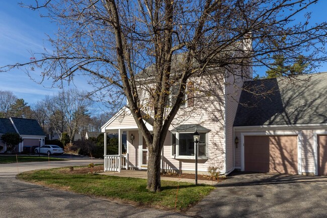 5 Pheasant Run Ln in Stratham, NH - Foto de edificio - Building Photo