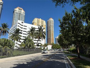 201 180th Dr in Sunny Isles Beach, FL - Building Photo - Building Photo