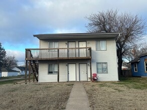 911 Sylvan St in Emporia, KS - Building Photo - Building Photo