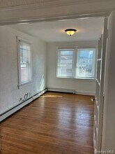 7 S Atlantic St in Bay Shore, NY - Building Photo - Building Photo