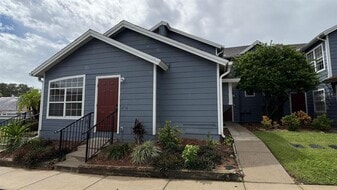 211 Caribbean Dr in Davenport, FL - Building Photo