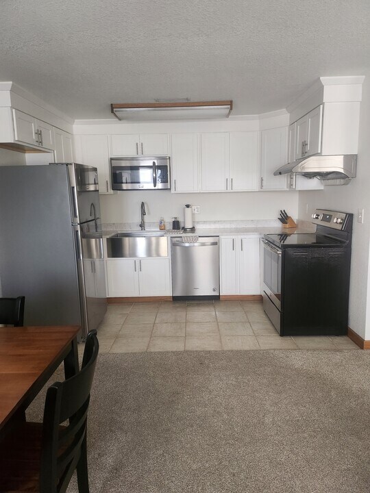 6406 Scenic Dr in Yakima, WA - Building Photo
