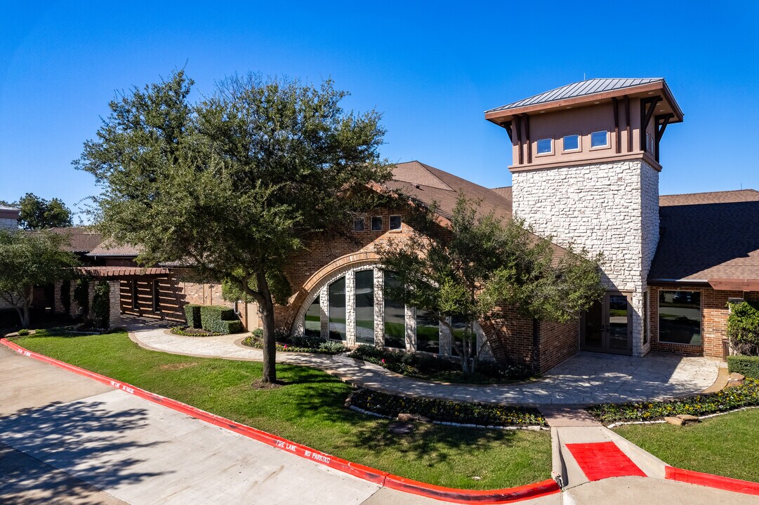 Heritage Ranch Golf & Country Club Senior Apt in McKinney, TX - Building Photo