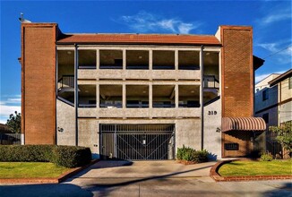 319 E Palmer Ave in Glendale, CA - Building Photo - Primary Photo