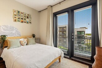 9127 Research Blvd in Austin, TX - Foto de edificio - Building Photo