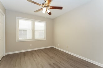 5104 Holly Ridge Rd in Greensboro, NC - Building Photo - Building Photo