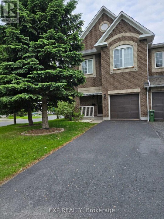 700 Carmella Crescent in Ottawa, ON - Building Photo