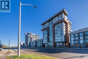 460 Dundas St E in Hamilton, ON - Building Photo