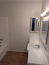 Oasis Apartments in Downey, CA - Foto de edificio - Building Photo