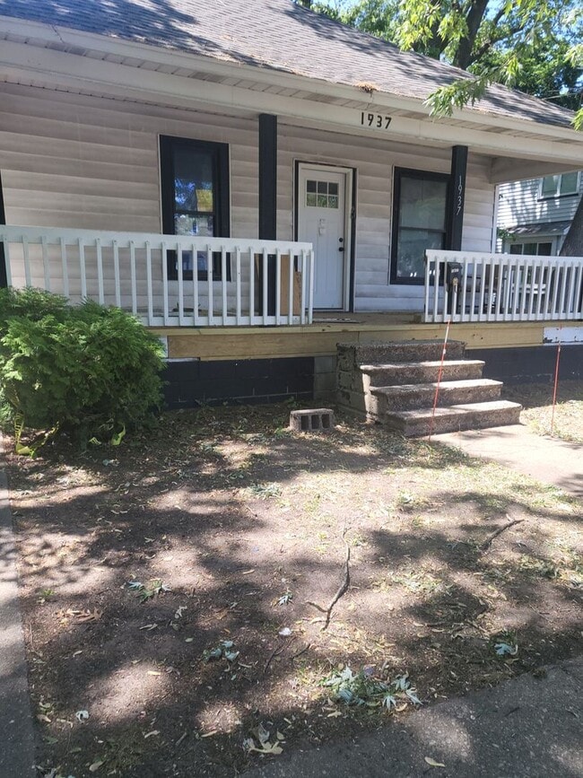 property at 1937 Hoyt St