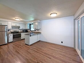 24712 Parkside Dr in Veneta, OR - Building Photo - Building Photo