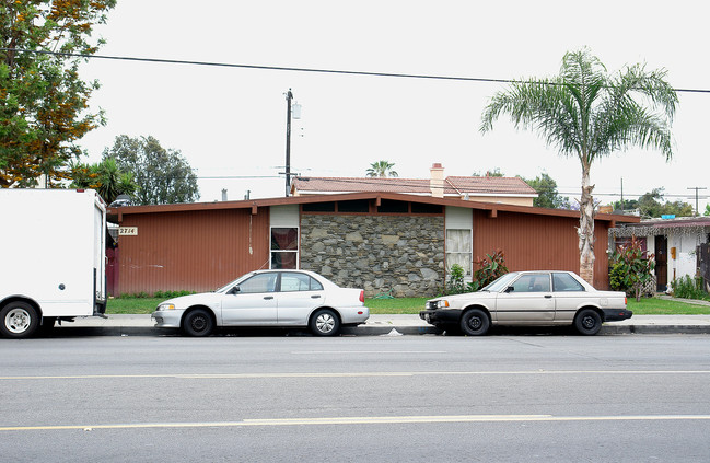 2714 Mcfadden Ave in Santa Ana, CA - Building Photo - Building Photo