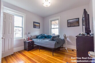 11 Atkins St, Unit 3 in Boston, MA - Foto de edificio - Building Photo