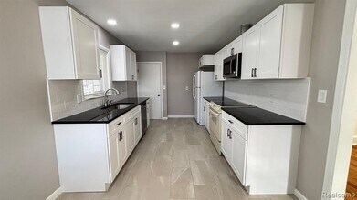 28758 Leona St in Garden City, MI - Building Photo - Building Photo