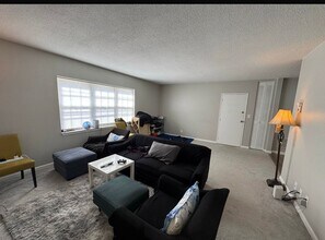 149 Lake Shore Rd, Unit 2 in Boston, MA - Building Photo - Building Photo