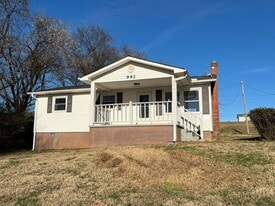 992 US-25W in Dandridge, TN - Building Photo