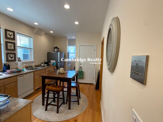 20 Radcliffe Rd, Unit 1A in Somerville, MA - Building Photo - Building Photo
