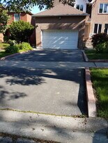 1603 Baggins St in Pickering, ON - Building Photo