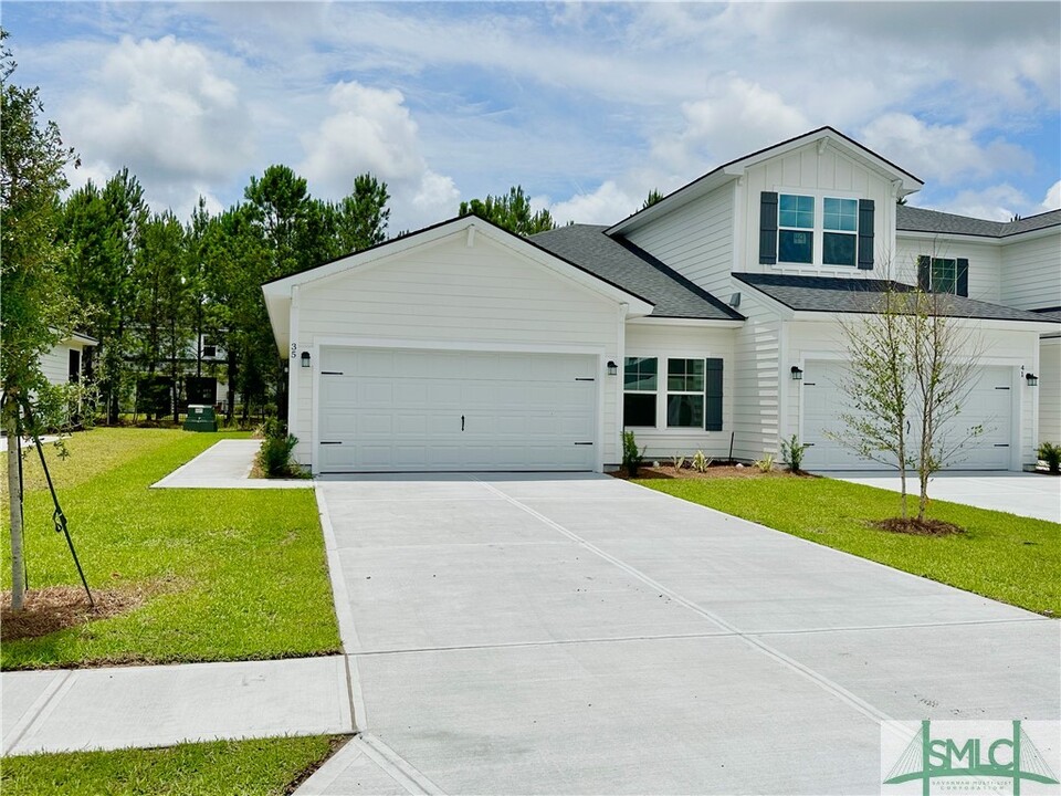 35 Small Pine Ln in Richmond Hill, GA - Building Photo