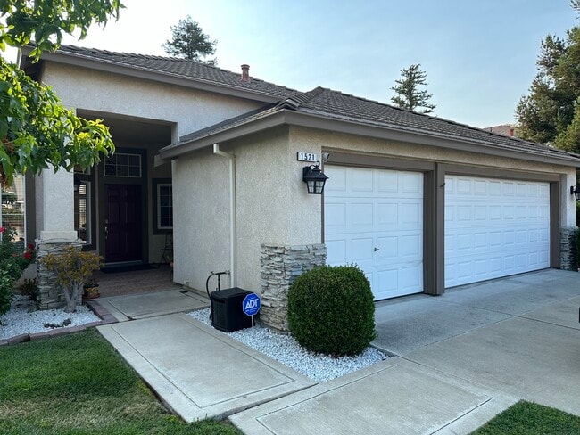 property at 1521 Annie Ct