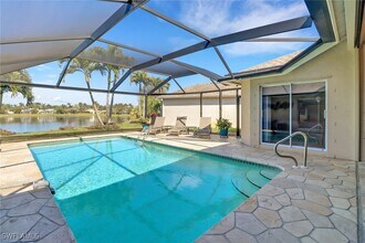 1466 Vintage Ln in Naples, FL - Foto de edificio - Building Photo