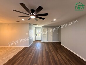 6101 Melody Ln in Watauga, TX - Building Photo - Building Photo