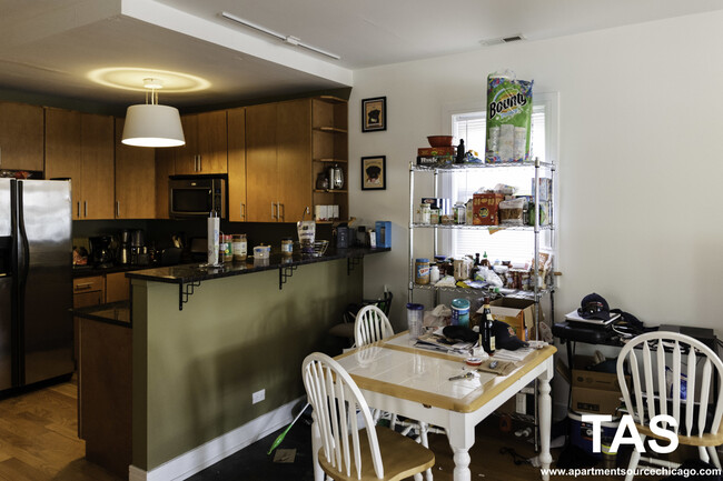 3023 N Oakley Ave, Unit 2