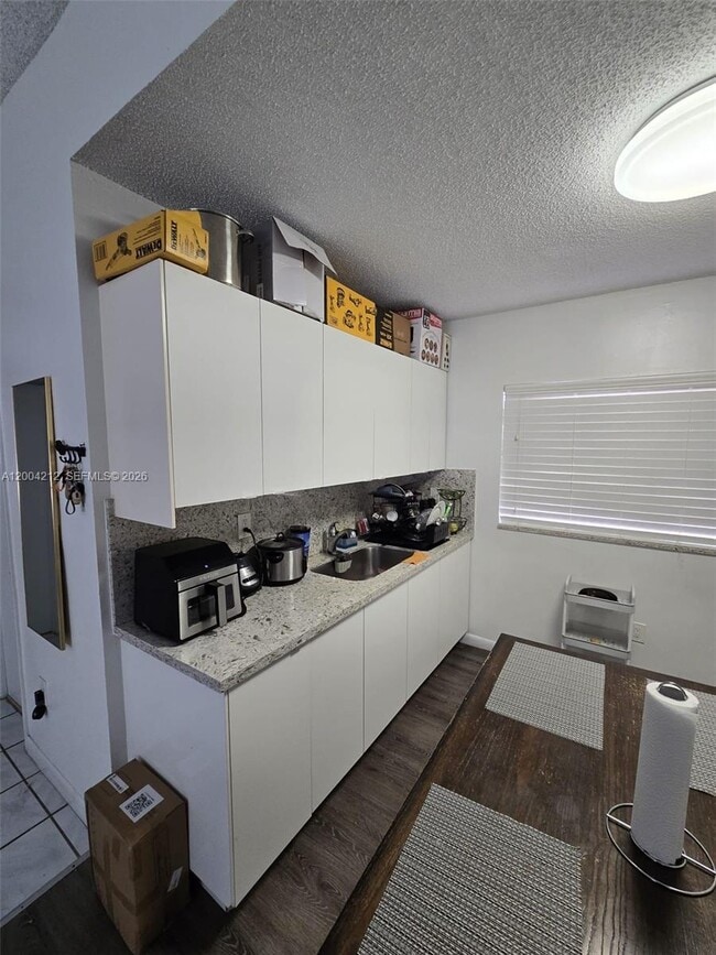 6370 W 27th Ct in Hialeah, FL - Building Photo - Building Photo