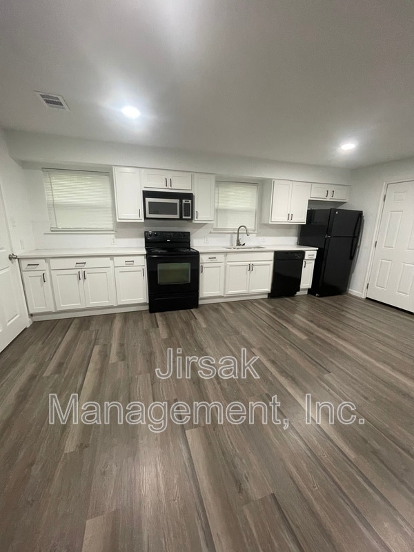 241 3rd St NE in Paris, TX - Foto de edificio - Building Photo