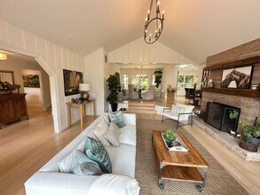 370 Del Amigo Rd in Danville, CA - Building Photo - Building Photo