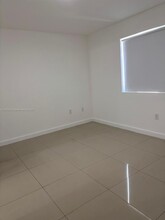 423 E 27th St in Hialeah, FL - Building Photo - Building Photo
