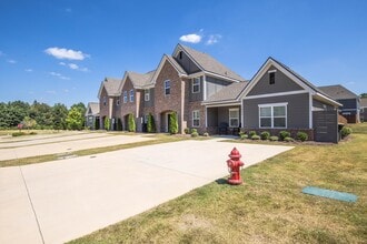 Legends Townhomes in Opelika, AL - Foto de edificio - Building Photo