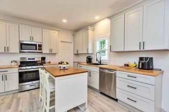 22 Dearborn St in Manchester, NH - Building Photo - Building Photo