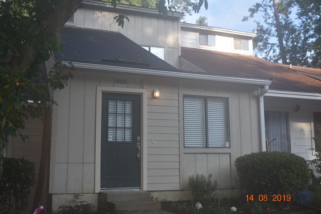 1802 Falconcrest St in Tallahassee, FL - Building Photo