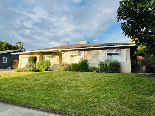 property at 6704 Larchmont Dr