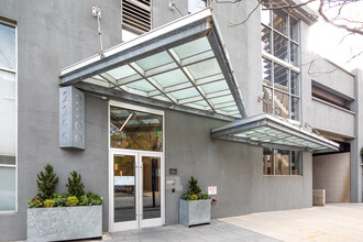 2200 Arch St in Philadelphia, PA - Foto de edificio - Building Photo