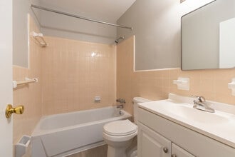 Campbell Apartments in Ypsilanti, MI - Building Photo - Interior Photo