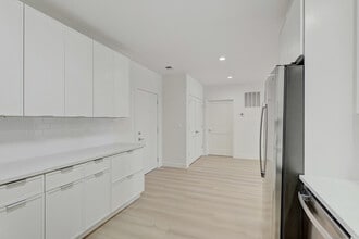 9201 N Milwaukee Ave in Niles, IL - Building Photo - Building Photo