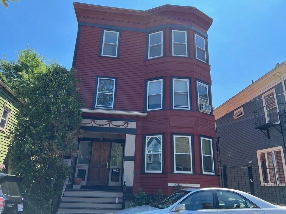14 Salem St in Cambridge, MA - Building Photo