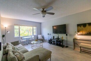 5840 NE 22nd Way, Unit 728 in Fort Lauderdale, FL - Building Photo