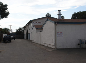 Ivy Lane Manor Apartments in Imperial Beach, CA - Building Photo - Building Photo