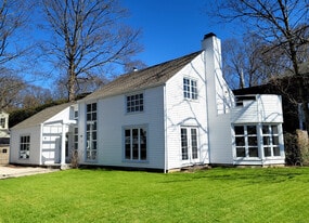 2 Violet Ln in Westport, CT - Building Photo