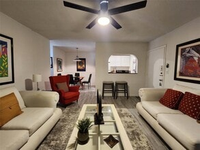 17090 NE 14th Ave, Unit 211 in North Miami Beach, FL - Building Photo - Building Photo